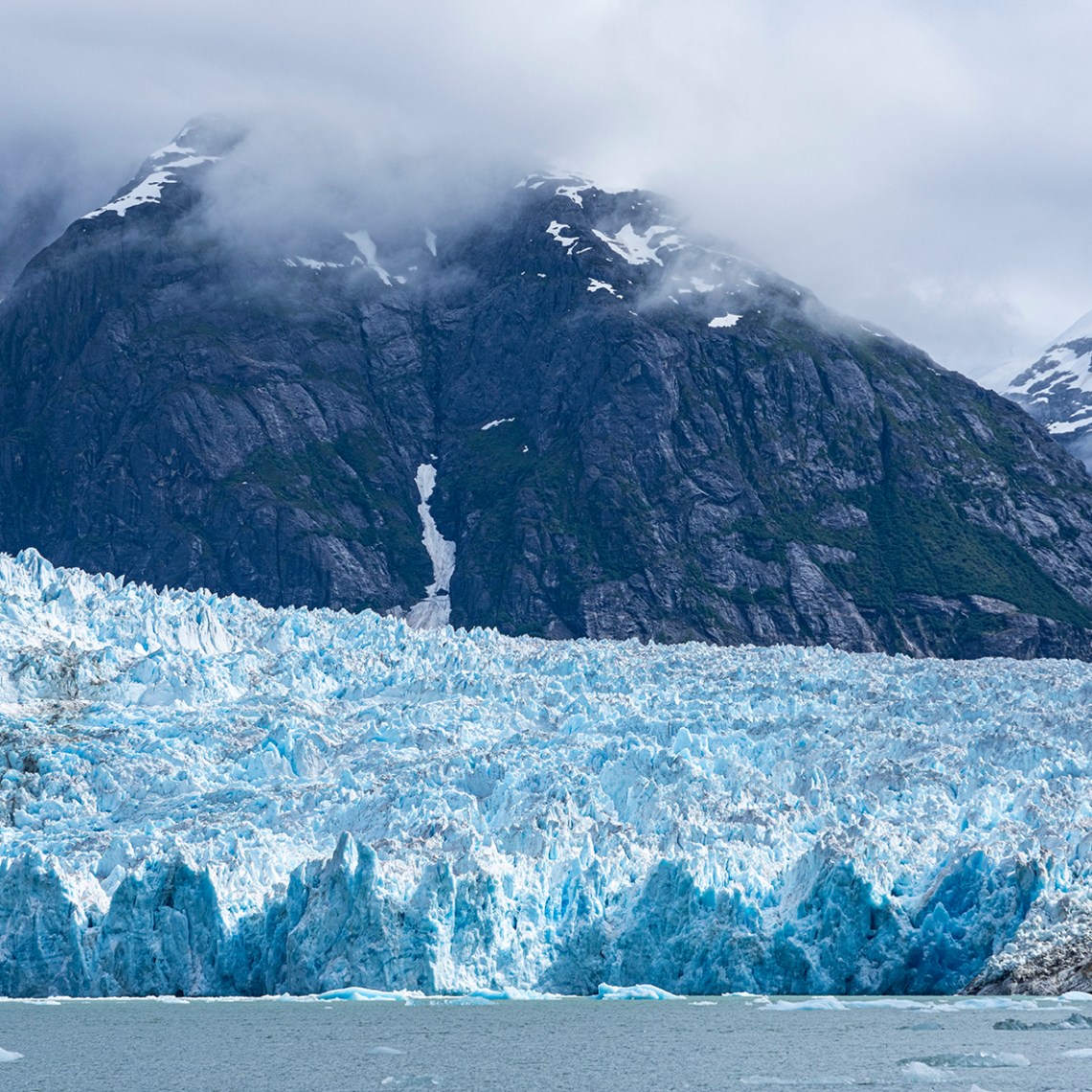 a snow covered mountain