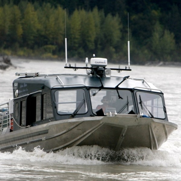 a small boat in a body of water